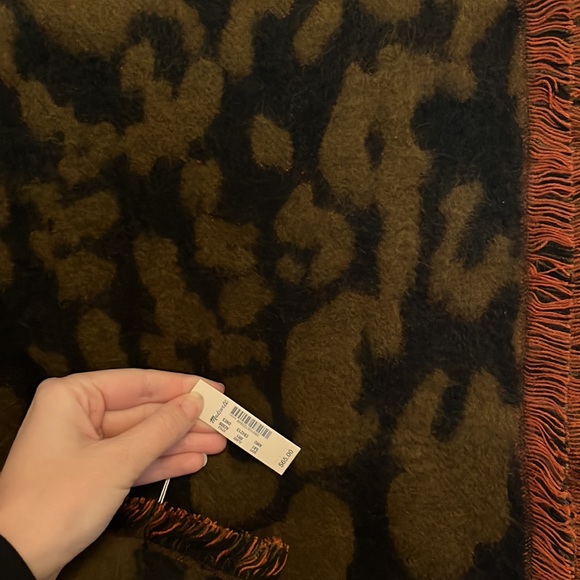 Madewell Jungle Cat / Fuzzy Leopard Scarf - Picture 7 of 7